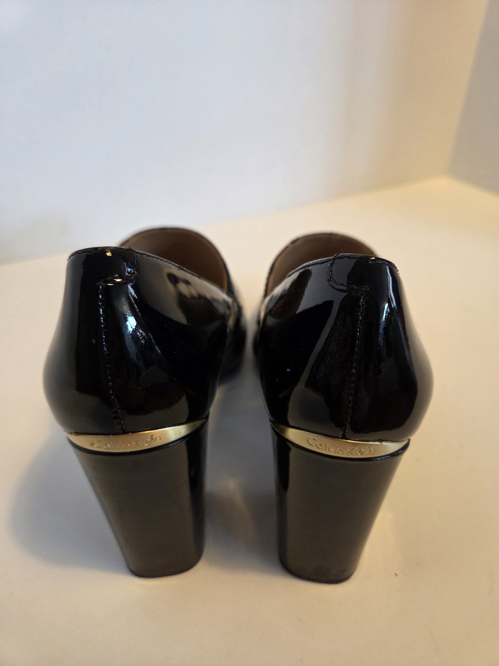 Calvin Klein Casilla Patent Black Pumps Size 7.5M - Picture 6 of 9